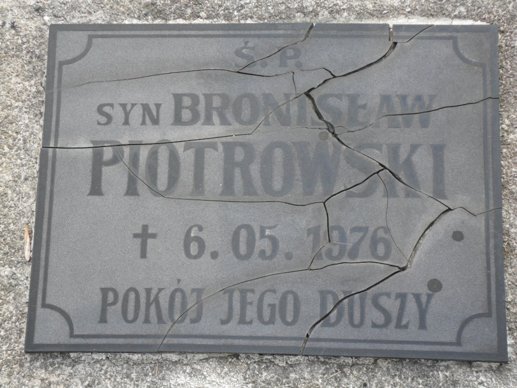 Grób Bronisław Piotrowski